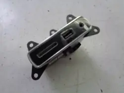 USB SD-pistorasia OEM 670037500 Maserati Levantelle