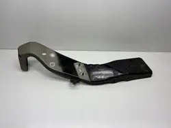 Audi A8 4N fram vänster stänkskärmsfäste OEM 4N0821131J