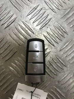 Llave o tarjeta Volkswagen OEM FBZ14463 para Passat CC