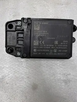 Tesla Model S 2017 Tutkasensori OEM 110864700B