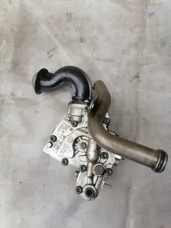 Pompe à huile d'occasion OEM 057115105 Porsche Cayenne II 4.2TDI