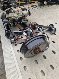Taka-akselin jousituspalkki OEM 221314231R Dacia Duster II 4x4
