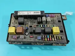Caja de fusibles OEM 13206751 para Opel Astra III H
