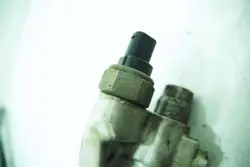 Venttiilianturi OEM 499000-4410 Mercedesille