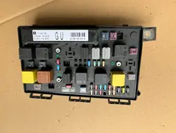 Caja de fusibles BSI OEM 5DK008668-48 para Opel Astra H