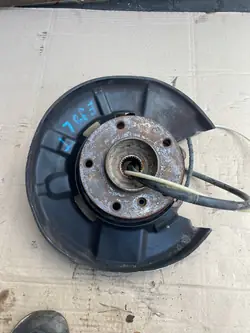 Mozzo + snodo posteriore sinistro / BMW E87 E81 E82 E88 E90 E91 E92 / Usato