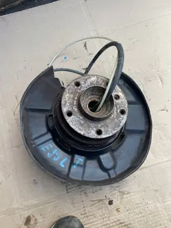 Rotule arrière gauche + moyeu / BMW E87 E81 E82 E88 E90 E91 E92 / Usagé