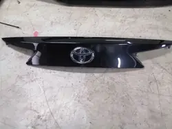 Toyota Auris E180 Tavaratilan vuori OEM 7681102830