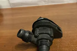 Vattenpump BMW X5 (E70) 3.0L Diesel 2009 OEM 64119197085