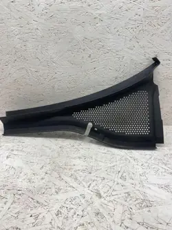 Cubierta Brazo Limpiaparabrisas VW OEM 5G2819403A - Usado