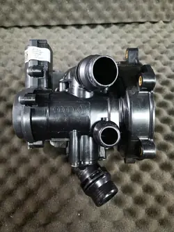 VW AUDI Termostat Hus 06L121111K