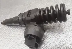 Polttoaineinjektori Audi A4 B7 2.0 TDI BPW 038130073BJ