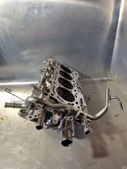 Toyota Sylinterikansi OEM 1117C21246 Avensis T270:lle