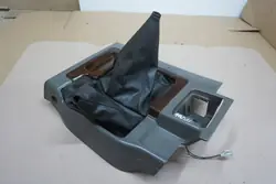 Keskikonsolin kansi Nissan Patrol Y61 OEM PATROL Y61 TUNEL ŚRODKOWY 19016