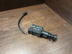 Cerradura tapa combustible OEM 6388200072 Mercedes Vito
