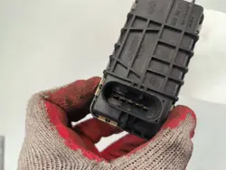 Audi A8 S8 D3 turboaktoori OEM 6KW008412