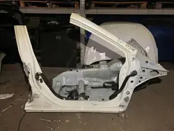 Subaru OE FBZ17340 Framskärm Begagnad