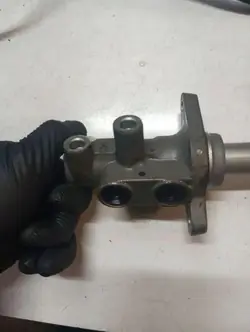 Begagnad Volvo OE Bromscylinder OEM 03330422121