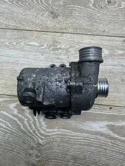 Pompe à eau BMW 1 E87 3 E91 5 E60 Z4