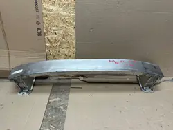 Etupuskuri AUDI Q3 8U 8U0807109C