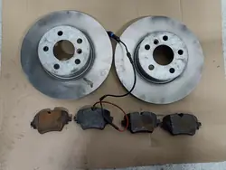 Conjunto de Discos e Pastilhas de Freio Dianteiro BMW G20 6877212 6890553