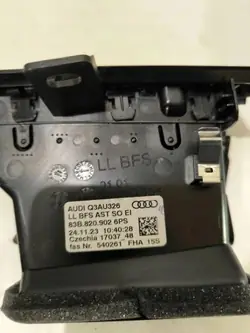 Grelhas painel Audi Q3 OEM 83B820902 - Usado