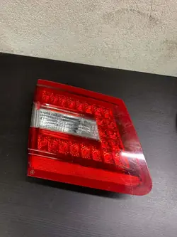 Linker achter interieur lamp MERCEDES-Benz E-Klasse A2128200964