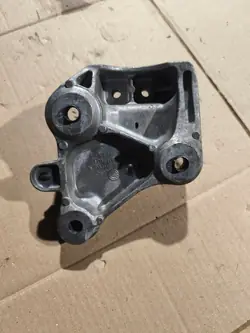 Peugeot OE 9807980580 Soporte Caja 1.2 THP