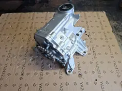 Pompe à huile moteur BMW d'occasion OEM 11419844184