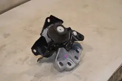 Toyota GR Yaris Moottorin Kiinnike OEM W7 - Käytetty