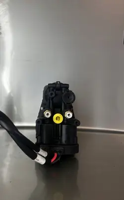 Compressor de Suspensão de Ar JEEP GRAND CHEROKEE WK2 FL 68204730AG