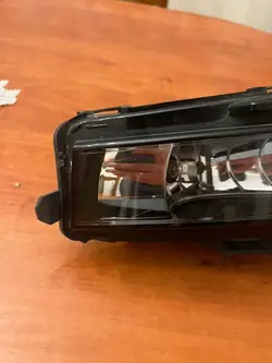 Ampare antibrouillard halogène avant droit OEM 5E0941700F