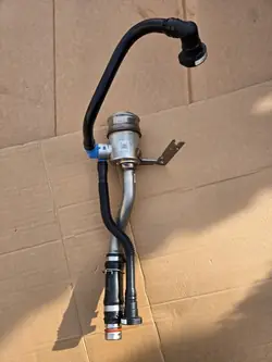 BMW Tankkaus OEM R2740408809 - Käytetty