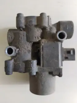 Mercedes EBS-modulaattoriventtiili OEM A0054299244