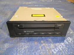 Skoda CD-vaihtaja OEM 1Z0035111A - Käytetty