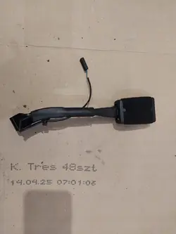 Clip de ceinture avant gauche VW 1K3857755AG