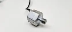 Mazda koputusanturi OEM E1T50371 Mazda 2 1.3 16V:lle