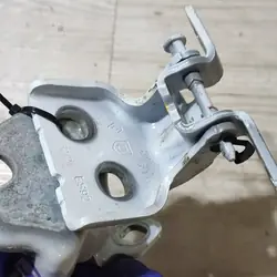 Charnière porte arrière gauche Dacia Jogger OEM 28937