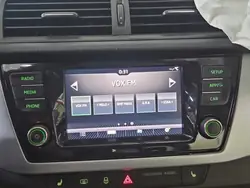 Rádio de fábrica Skoda Fabia III OEM 6V0035871J