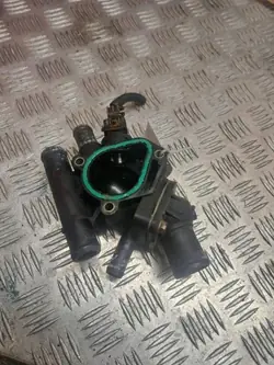 Carcaça termóstato OEM 8200065390 para Opel Vivaro