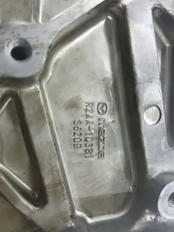Mazda 6 Distributiedeksel OEM R2AA10681 - Gebruikt