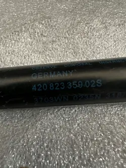 Gasfjäder Audi R8 OEM 420823359 - Begagnad