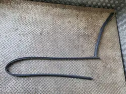 Moldura de pilar Volvo XC60 OEM PES21747 - Usado
