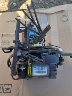 Compresseur de levage air Jeep Grand Cherokee WK2 68204730AG