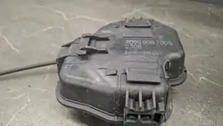 A0999067003 Puxador porta-malas Mercedes W206 Usado