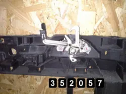 OEM AM-352057 frontpanelklämma för Citroen DS3 2013