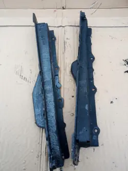 OEM wspornik sanek prawy lewy para Toyota Avensis T27