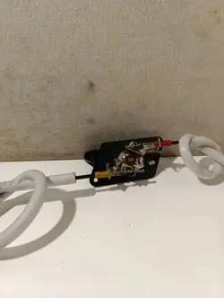 Poignée intérieure arrière droite Toyota Yaris OEM 9818155780