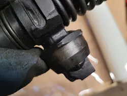 Polttoaineinjektori 2.0TDI 140HV BPW Audi A4 B7 A6 C6