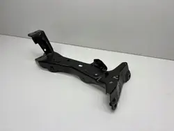 Support de garde-boue avant droit Audi A3 8V OEM 8V0821136A